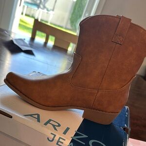 Arizona Jean Company Tan Cowboy Boots